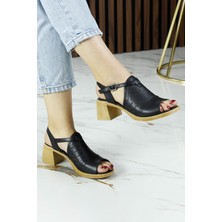 Erkan Saçmacı Amanda Siyah Hakiki Dana Derisi Kesik Detaylı Ayarlanabilir Tokalı Kalın Topuklu Günlük Sandalet