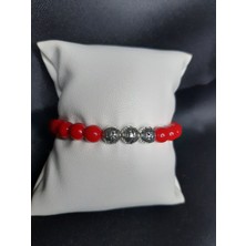 Kırmızı Cam Boncuklu Metal Detaylı El Yapımı Bileklik