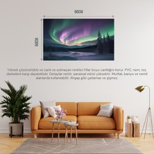 Doğa ve Manzara Yatay Karla Kaplı Ormanın Üzerindeki Kuzey Işıkları 01 Çerçevesiz 90X60CM Pvc Tablo