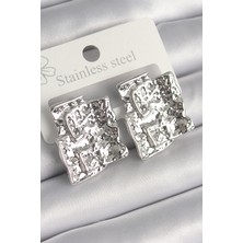 Skygo Pirinç Gümüş Renk İşlemeli Kare Plaka Model Kadın Küpe - TJ-BKP10226