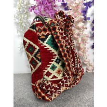 Sobe Hediyelik Kırmızı Etnik Desenli Kilim Dokuma Sırt Çantası – Bohem Tarz, Ayarlanabilir Askılı, El Yapımı