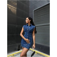 Gamze Alptekin Kadın Mavi Renk Önü Düğmeli Rahat Kesim Denim Elbise Kot Elbise Denim Dress