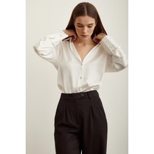 Be Chic Kadın Ekru Renk V Yaka   Salaş Geniş Kesim Düz Basic Premium Saten Kumaş Gömlek CN100951