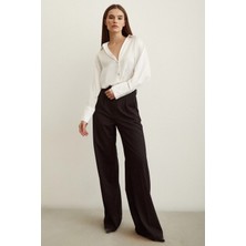 Be Chic Kadın Ekru Renk V Yaka   Salaş Geniş Kesim Düz Basic Premium Saten Kumaş Gömlek CN100951