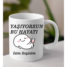 Komik - Esprili Kupa Yaşıyorsun Bu Hayatı Tasarımlı Isim Soyisim Yazılı Kişiye Özel Kupa Bardak