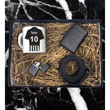 Kişiye Özel Siyah Beyaz Taraftar Forma Tasarımlı Kupa Bardak Mekanizmalı Cüzdan Kemer Çakmak Özel Hediye Set