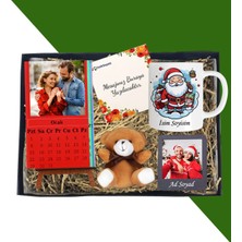 Kişiye Özel Yılbaşı Hediyesi Dikey Renkli Masaüstü Her Ay Için Özel 12 Fotoğraflı Masa Takvimi ve Kupa Bardak Peluş Ayıcık Siyah Çerçeve