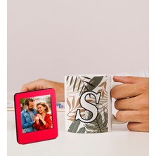 Kişiye Özel Yaprak Desenli Baş Harf Tasarımlı Kupa ve Resimli Kırmızı Çerçeve