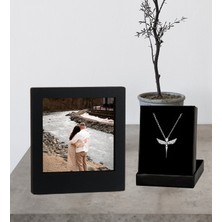 Kişiye Özel Fotoğraflı Ahşap Çerçeve ve Melek Kolye Set