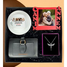 Anneler Gününe Özel Canım Annem Kırmızı Çerçeve Cüzdan Melek Kolye ve 4 Fotoğraflı Anne Tasarımlı Türk Kahve Fincanı