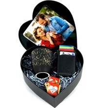 Kişiye Özel Fotoğraflı Yeni Kalp Kutu Tasarımlı Kupa Çikolata ve Cüzdan Set