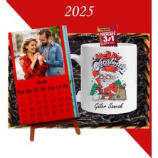 Kişiye Özel Yılbaşı Hediyesi Renkli Masaüstü Her Ay Için Özel 12 Fotoğraflı Masa Takvimi ve Kupa Bardak Yeni Yıl Hediyesi