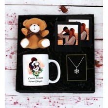 Kişiye Özel Canım Annem Isim Soyisim Tasarımlı Kupa Bardak Peluş Ayıcık Anahtarlı Ahşap Siyah Çerçeve ve Kartanesi Kolye Seti