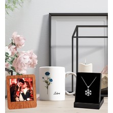 Kişiye Özel Isim Tasarımlı Kupa Bardak Resimli Ahşap Kahve Çerçeve ve Kartanesi Kolye Set.