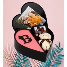 Kişiye Özel Kalpli Kutu Baş Harf Tasarımlı Kalp Kutu ve Peluş Ayıcık Anahtarlık ve Sök Tak Çerceve (Pembe-Sıyah)