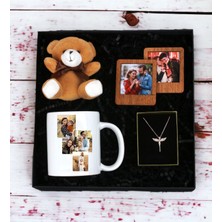 Kişiye Özel 4 Fotoğraflı Kolaj Fotoğraf Tasarımlı Beyaz Kupa Ayıcık Anahtarlı Ahşap Çerçeve ve Melek Kolye Seti