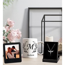 Kişiye Özel Baş Harf ve Isim Tasarımlı Kupa Bardak ve Resimli Siyah Çerçeve Melek Figürlü Kolye