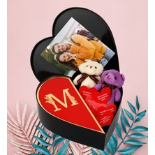 Kişiye Özel Kalpli Kutu Baş Harf Tasarımlı Kalp Kutu ve Ikili Peluş Ayıcık Anahtarlık Aşk Sözleri (Kırmızı-Altın)