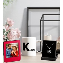 Kişiye Özel Isim Tasarımlı Kupa ve Resimli Kırmızı Çerçeve ve Kartanesi Figürlü Kolye