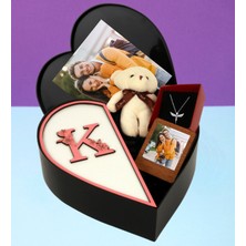 Kişiye Özel Kalpli Kutu Baş Harf Tasarımlı Kalp Kutu ve Peluş Ayıcık Anahtarlık Çerceve ve Melek Kolye (Beyaz-Pembe)