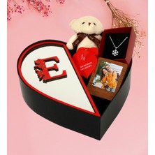 Kişiye Özel Kalpli Kutu Pleksi Baş Harf Tasarımlı Kalp Kutu ve Peluş Ayıcık Anahtarlık Çerceve Kartanesi Kolye ve Aşk Sözleri