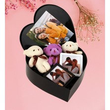 Kişiye Özel Kalpli Kutu Fotoğraflı Tasarımlı Kalp Kutu ve  Üç Lü Peluş Ayıcık Anahtarlık Buketi  Ikili Çerçeve