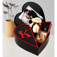 Anneler Gününe Özel Baş Harf Tasarımlı Kalp Kutu ve Peluş Ayıcık Anahtarlık Çerceve ve Kartanesi Kolye