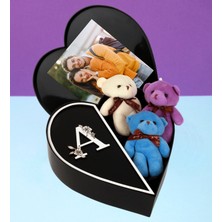 Kişiye Özel Kalpli Kutu Baş Harf Tasarımlı Kalp Kutu ve Peluş Ayıcık Anahtarlık Buketi (Beyaz-Siyah)