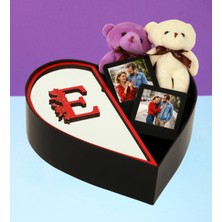 Kişiye Özel Kalpli Kutu Aynalı Pleksi Baş Harf Tasarımlı Kalp Kutu ve Çift Peluş Ayıcık Anahtarlık Çerçeve (Kırmızı-Gümüş)