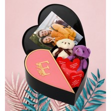 Kalpli Kutu Kişiye Özel Aynalı Pleksi Baş Harf Tasarımlı Kalp Kutu ve Ikili Peluş Ayıcık Anahtarlık Aşk Sözleri (Pembe-Altın)