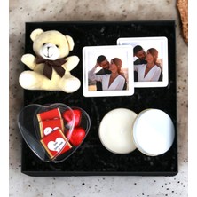 Kişiye Özel 2 Li Çerçeve Özel Kalpli Kutuda Çikolata & Peluş Ayıcık Anahtarlık Metal Kutu Mum Hediye Seti