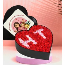 Anneler Gününe Özel Kalp Kutu Tasarımlı Kişiye Özel New Çift Harfli New Kalp Kutu Çiçek Kırmızı Gül