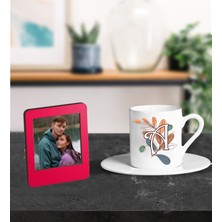 Kişiye Özel Baş Harf Yaprak Tasarımlı Türk Kahve Fincanı ve Resimli Kırmızı Çerçeve