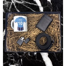 Kişiye Özel Mavi Bordo Taraftar Forma Tasarımlı Kupa Bardak Mekanizmalı Cüzdan Kemer Çakmak Özel Hediye Set