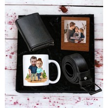 Kişiye Özel Sevgili Çift 3 Karikatür Tasarımlı Kupa Bardak Erkek Mekanizmalı Cüzdan Kemer Ahşap Mdf Siyah Çerçeve