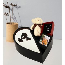 Kişiye Özel Kalpli Kutu Pleksi Baş Harf Tasarımlı Kalp Kutu ve Peluş Ayıcık Anahtarlık Çerceve ve Kartanesi Kolye