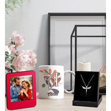 Kişiye Özel Baş Harf ve Isim Tasarımlı Kupa Bardak ve Resimli Kırmızı Çerçeve Melek Figürlü Kolye