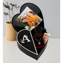 Kişiye Özel Kalpli Kutu Baş Harf Tasarımlı Kalp Kutu ve Kartanesi Kolye ve Siyah Türk Kahvesi Fincanı (Beyaz-Siyah)