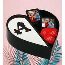 Kişiye Özel Aynalı Pleksi Baş Harf Tasarımlı Kalp Kutu ve Siyah Çerçeve ve Aşk Sözleri (Gümüş-Siyah)