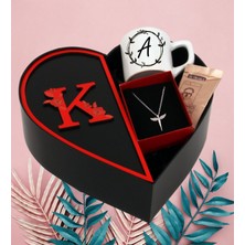 Kişiye Özel Baş Harf Tasarımlı Kalp Kutu ve Peluş Ayıcık Anahtarlık Melek Kolye ve Baş Harf Tasarımlı Türk Kahvesi Fincanı