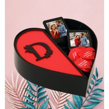 Kişiye Özel Kalpli Kutu Baş Harf Tasarımlı Kalp Kutu ve Siyah Çift Çerçeve ve Aşk Sözleri (Kırmızı-Siyah)