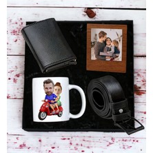 Kişiye Özel Motorcu Çift Karikatür Tasarımlı Kupa Bardak Erkek Mekanizmalı Cüzdan Kemer Ahşap Mdf Siyah Çerçeve