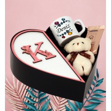 Kişiye Özel Baş Harf Tasarımlı Kalp Kutu ve Peluş Ayıcık Anahtarlık ve Isim Tasarımlı Türk Kahvesi Fincan