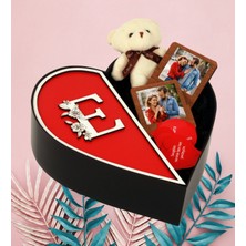 Kişiye Özel Kalpli Kutu Baş Harf Tasarımlı Kalp Kutu ve Peluş Ayıcık Anahtarlık Çerceve Aşk Sözleri (Kırmızı-Beyaz)