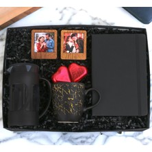 Kişiye Özel Black Siyah Hediye Seti Defter & Kupa Bardak Siyah French Press 2 Li Çerçeve ve Kalp Çikolata (Siyah-Sarı)