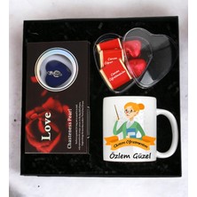 Kişiye Özel Öğretmenler Günü Tasarımlı Kupa Bardak Kalp & Madlen Çikolata ve Gerçek Istiridye Kolye (Beyaz)