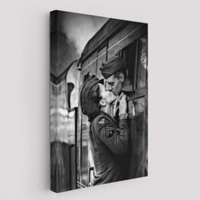 Ayrılık Zamanı Sevgilisi ile Trende Öpüşen Asker Kanvas TABLO-5227