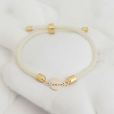 Altın Plakalı 14 Ayar Cansu Ismine Özel Beyaz Örgülü Yuvarlak Motifli Hediye BILEKLIK-476ISIM