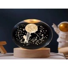 Skygo Dekoratif Merdivenli Astronot Ve Ay Tasarımlı Ahşap Altlıklı Işıklı Cam Küre Cam:6cm Ahşap:2cm