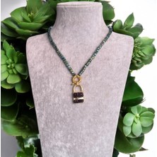 Mor Taşlı Kilit Detaylı Yeşil Kristal Boncuklu Bijuteri Kolye